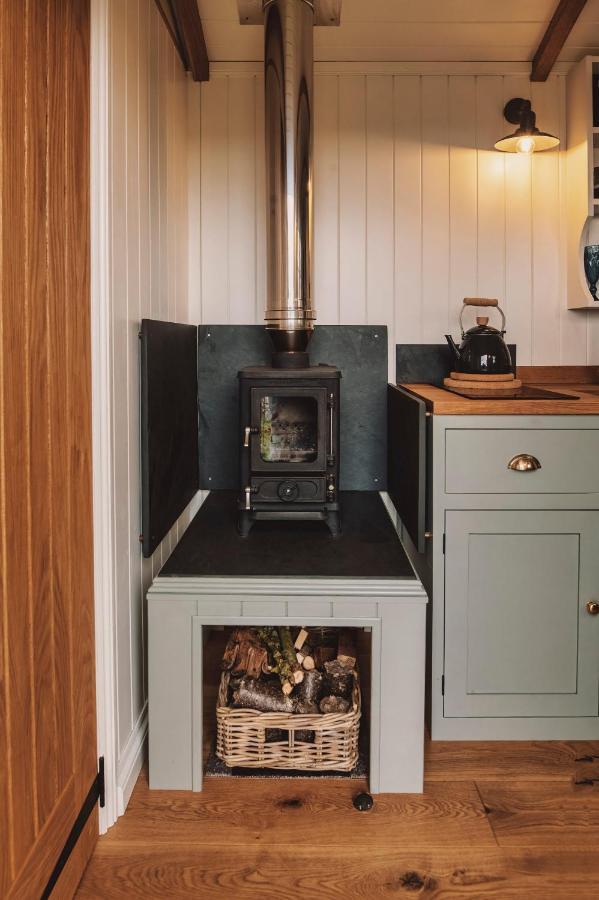 Luxury Shepherd'S Hut On Flower Farm With Outdoor Bath In Mid Cornwall Truro Exteriér fotografie